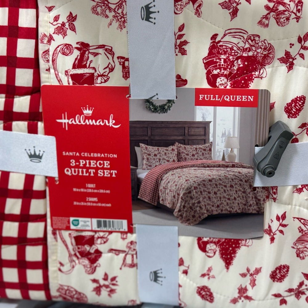 Hallmark Festive Red and Cream Quilt Set